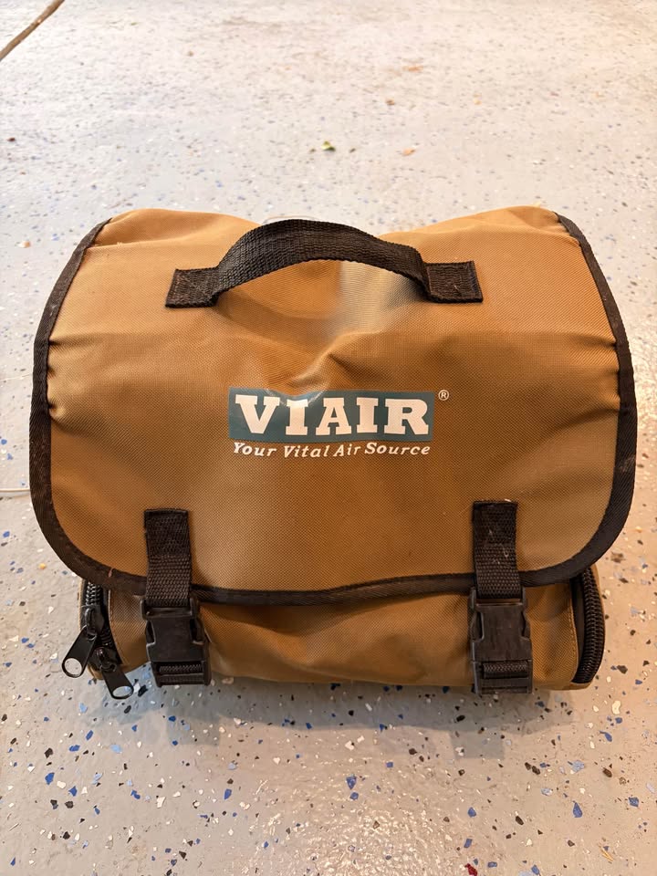 VIAIR 400P-RV Portable Air Compressor — Barely Used — Complete Kit in Reno, NV (photo 4) — photo 4