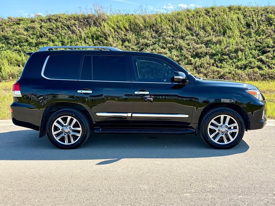 Lexus LX 570 clean , private owner in Wheaton, IL (photo 5) — photo 5