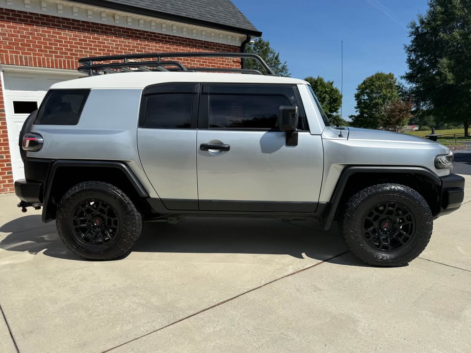 07 Toyota FJ 4x4 Automatic in Graham, NC (photo 4) — photo 4