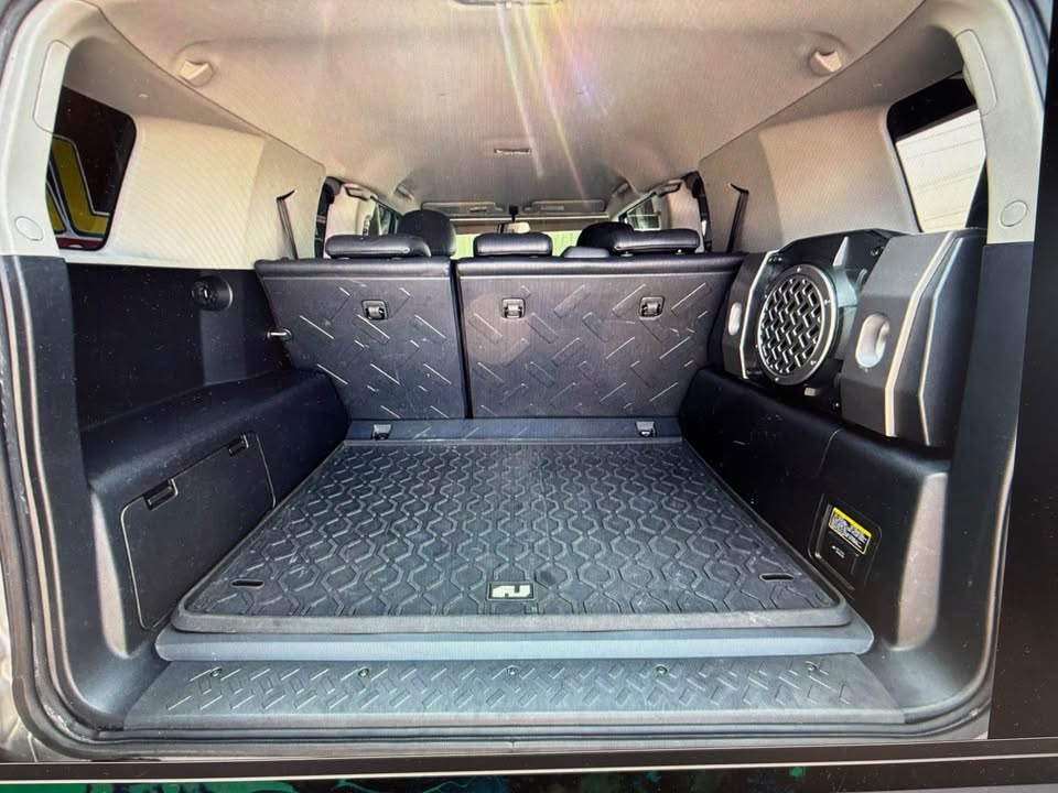 2007 Toyota FJ Cruiser · Sport trim (photo 10) — photo 10