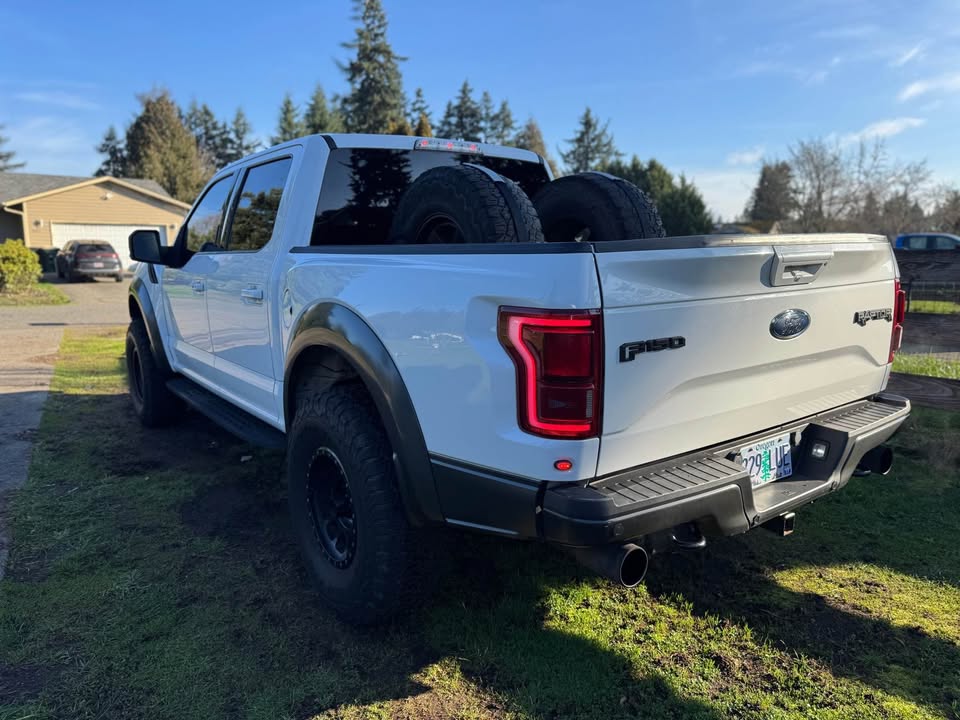 2017 Ford F-150 · Raptor Pickup 4D 5 1/2 ft (photo 12) — photo 12