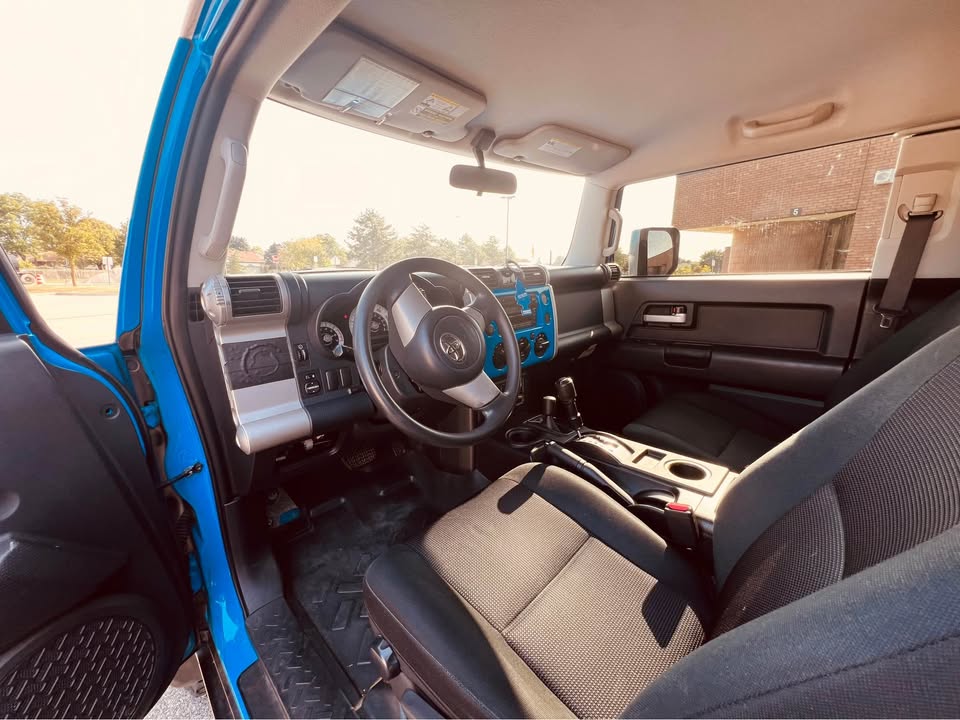 2007 Toyota FJ Cruiser · Sport Utility 2D (photo 6) — photo 6