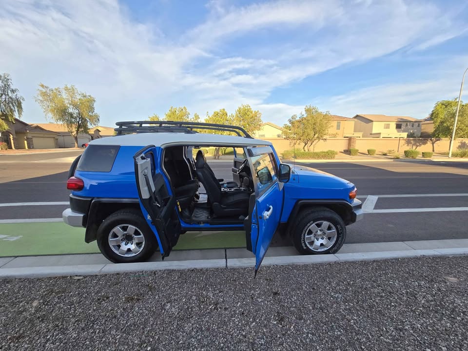 2007 Toyota FJ Cruiser · Sport Utility 2D in Laveen, AZ (photo 7) — photo 7