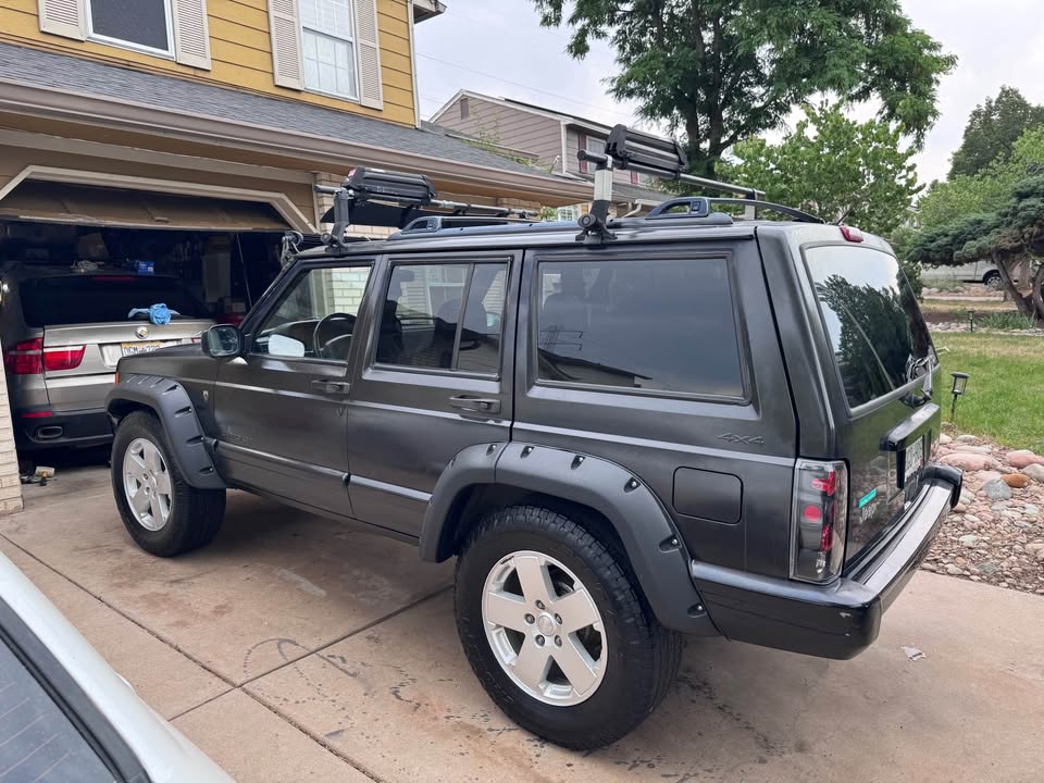 2001 Jeep Cherokee · Classic Sport Utility 4D in Lone Tree, CO (photo 8)