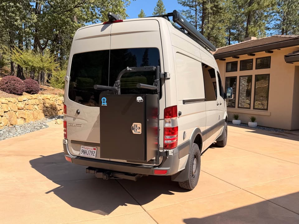 2016 Mercedes-Benz sprinter 4x4 2500 | van specialties | garage kept | 85k miles (photo 4) — photo 4