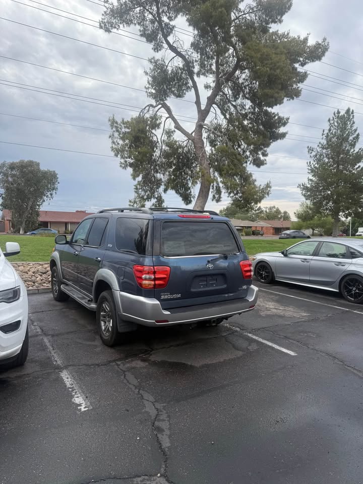 2004 Toyota Sequoia · SR5 Sport Utility 4D in Scottsdale, AZ (photo 4)