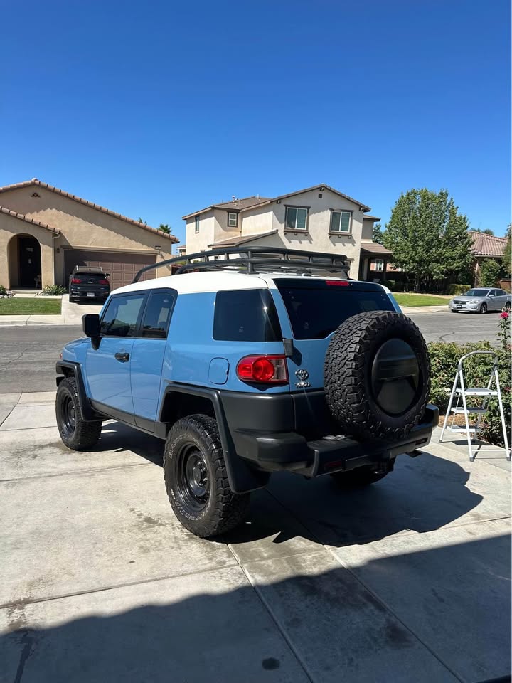 2011 Toyota FJ Cruiser (photo 6) — photo 6