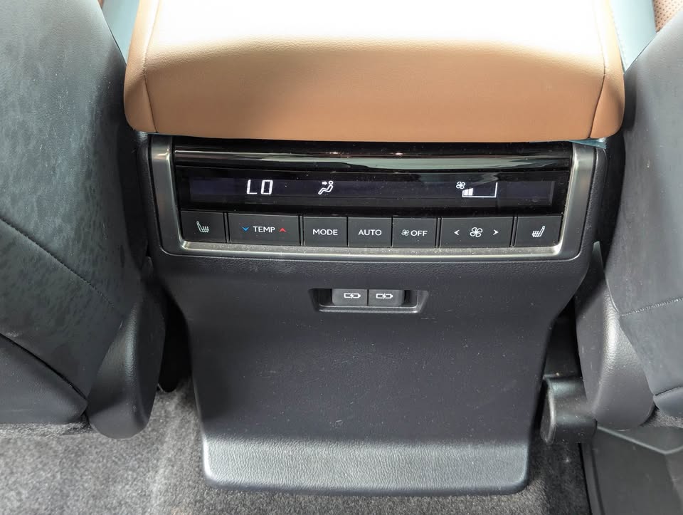 2024 Lexus GX (photo 12) — photo 12
