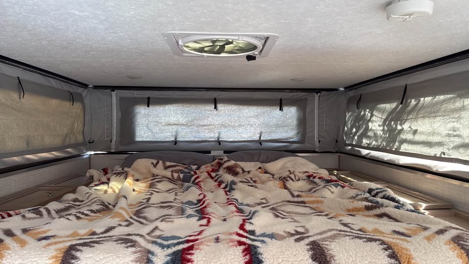 Palomino SS550 Badlands Truck camper in San Leandro, CA (photo 7)