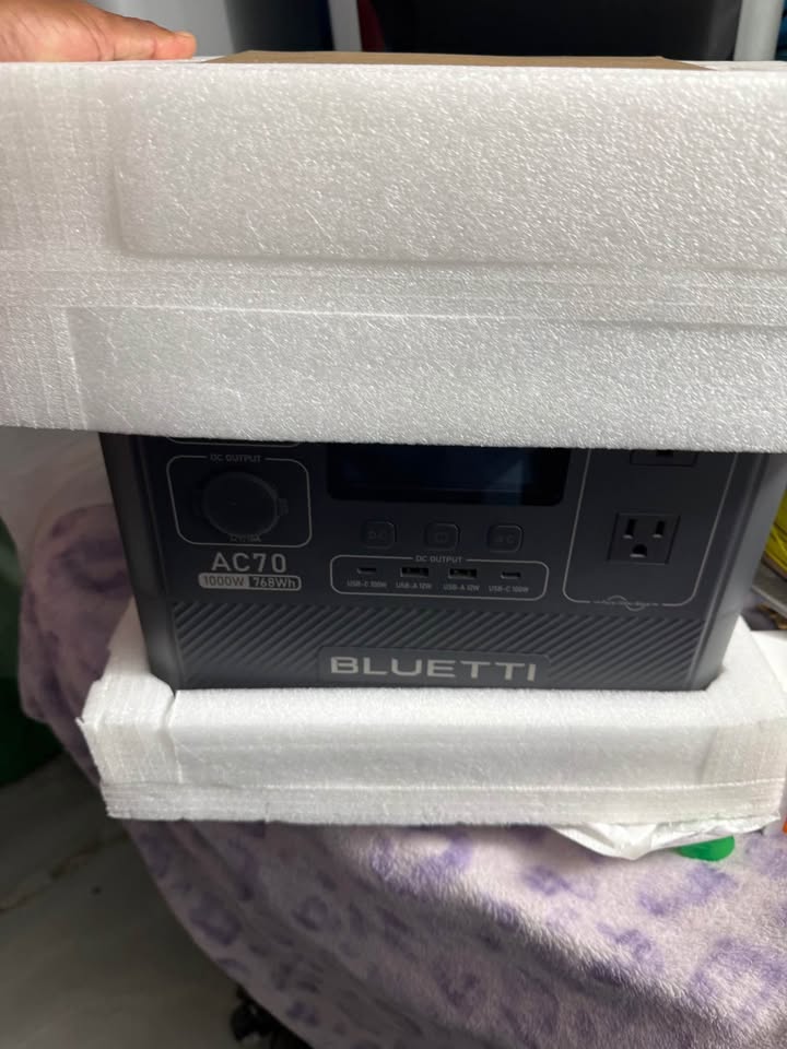 Bluetti Portable solar power station and battery generator (photo 2) — photo 2