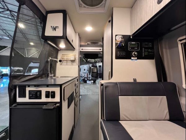 2023 Winnebago REVEL BMB44E (photo 4) — photo 4