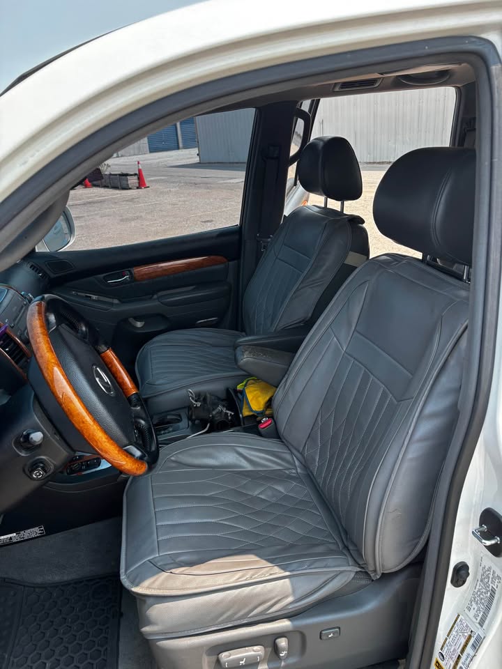 2004 Lexus GX · GX 470 Sport Utility 4D (photo 11) — photo 11