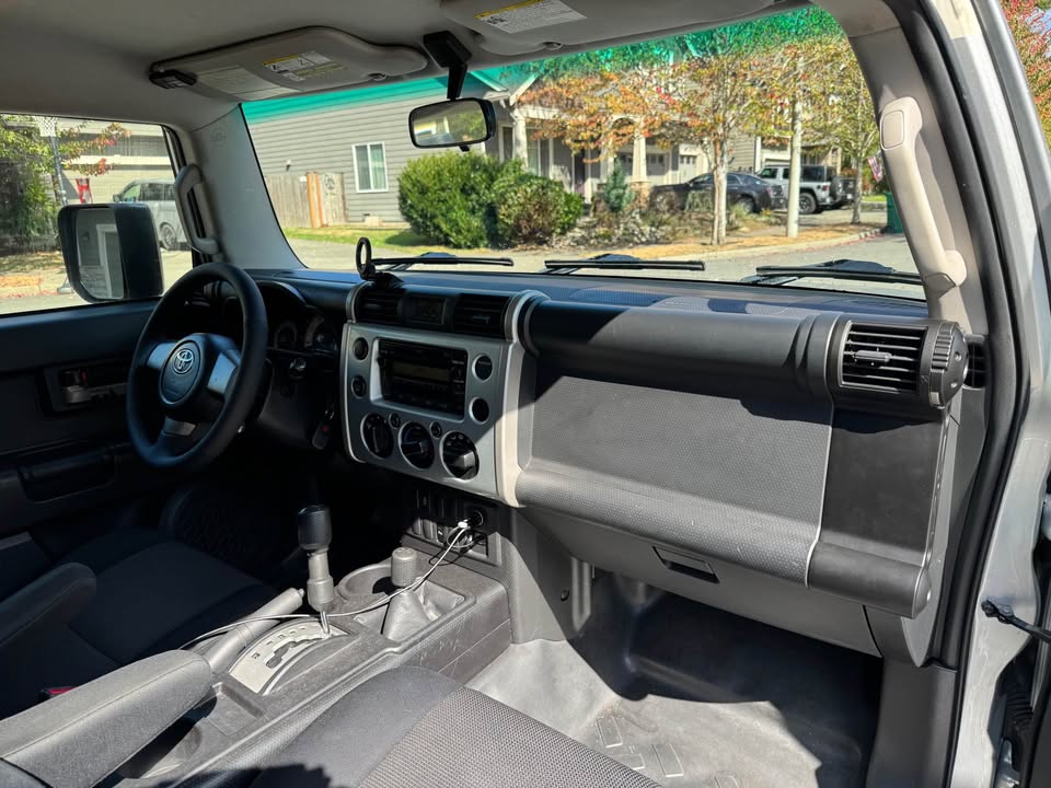 2007 Toyota FJ Cruiser · Sport Utility 2D (photo 9) — photo 9