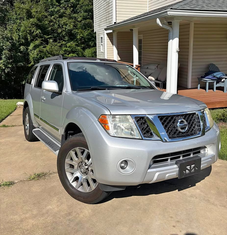 2012 Nissan Pathfinder · LE in Columbia, SC (photo 1) — photo 1