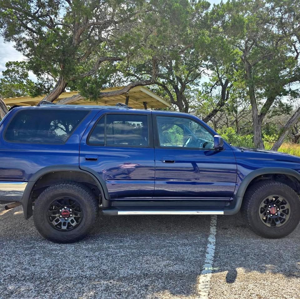 2000 Toyota 4Runner SR5 in Burnet, TX (photo 1) — photo 1