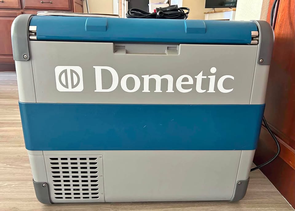 Dometic CFX-65DZ Dual Zone Portable Fridge/Freezer (61L) - Excellent Condition in San Jose, CA (photo 1)