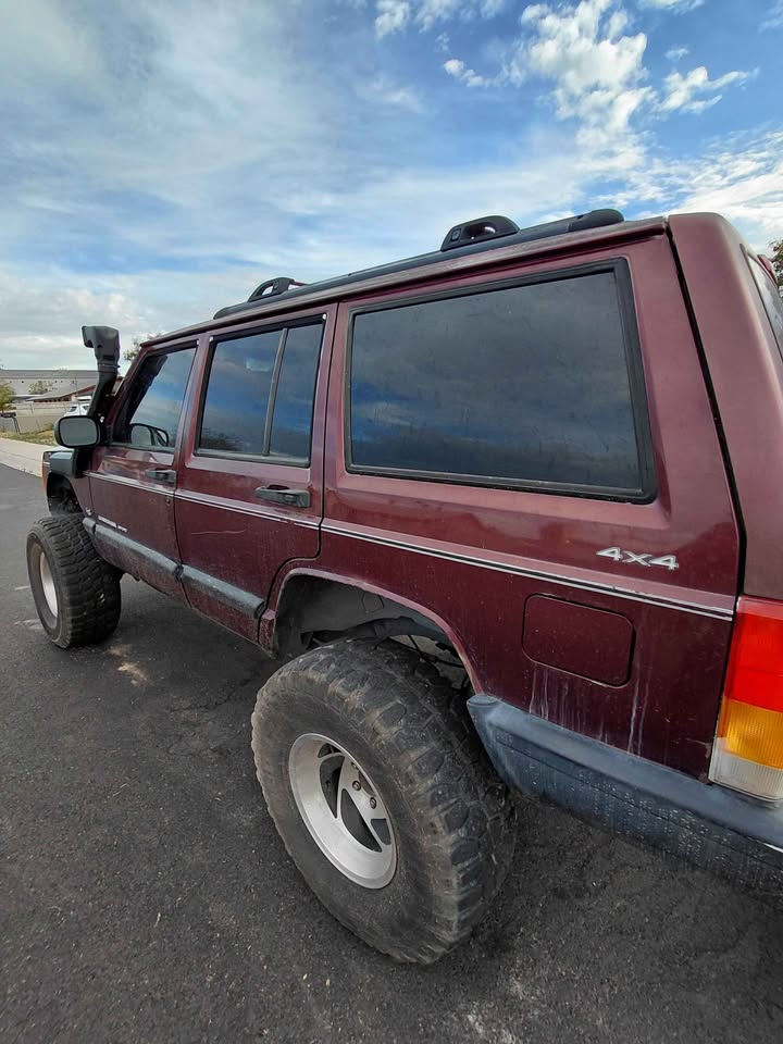 2000 Jeep Cherokee · SE Sport Utility 4D in Phoenix, AZ (photo 4)