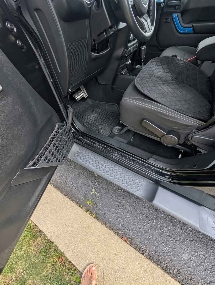 2015 Jeep Wrangler Sahara Unlimited
165,000 km, safety inc. sale by owner in Mississauga, ON (photo 7)