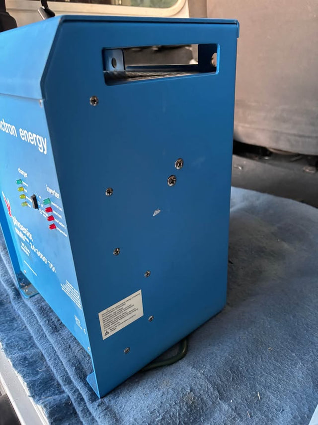 Victron charger/inverter 24v/240v — photo 3