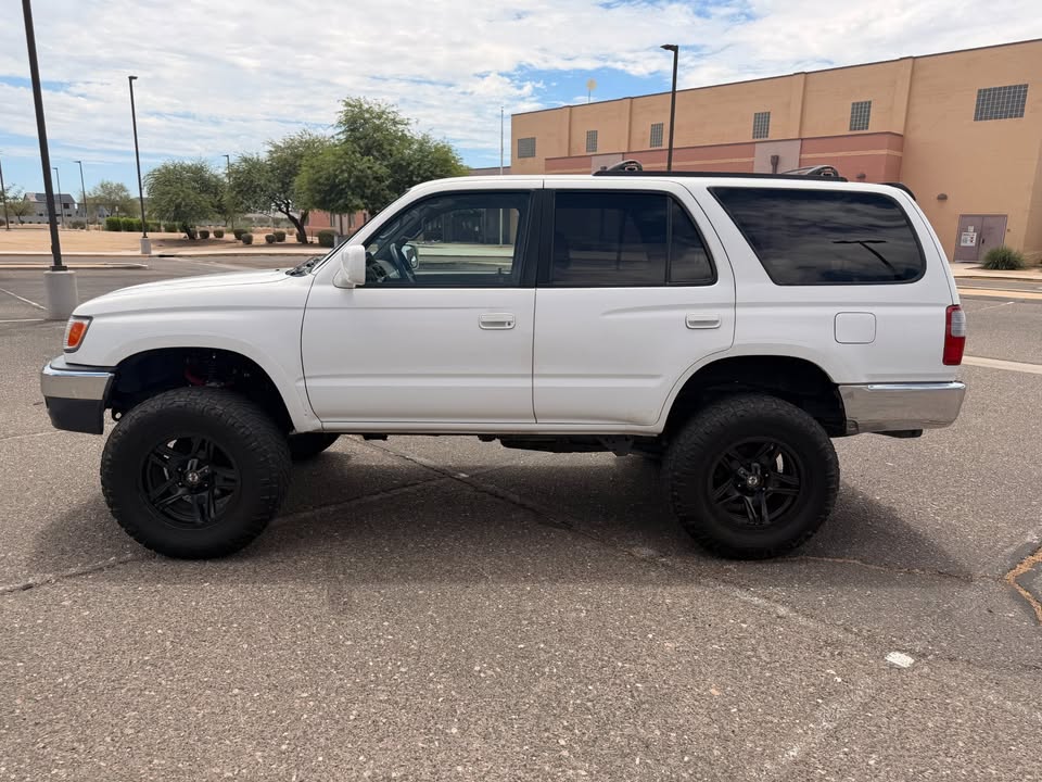 1999 Toyota 4runner sr5 4x4 in Surprise, AZ (photo 4)