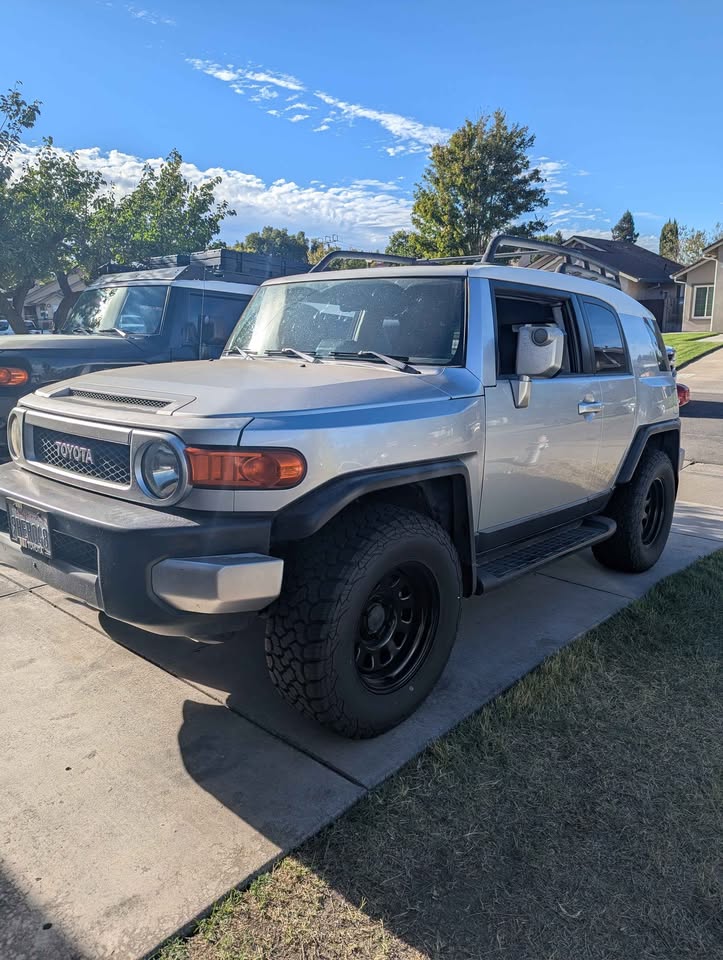 2007 Toyota FJ Cruiser · Sport Utility 2D in Sacramento, CA (photo 2) — photo 2