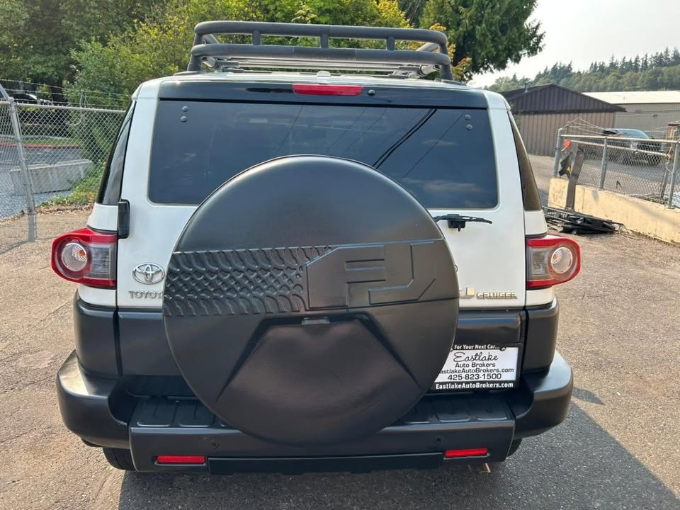 2012 Toyota FJ Cruiser AT (photo 6) — photo 6