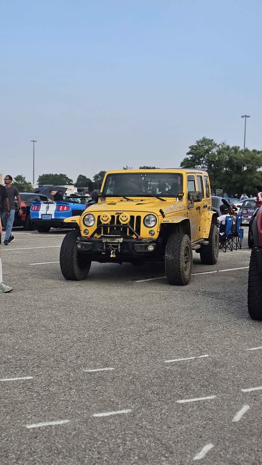 2015 Jeep Wrangler Unlimited in Toronto, ON (photo 4)