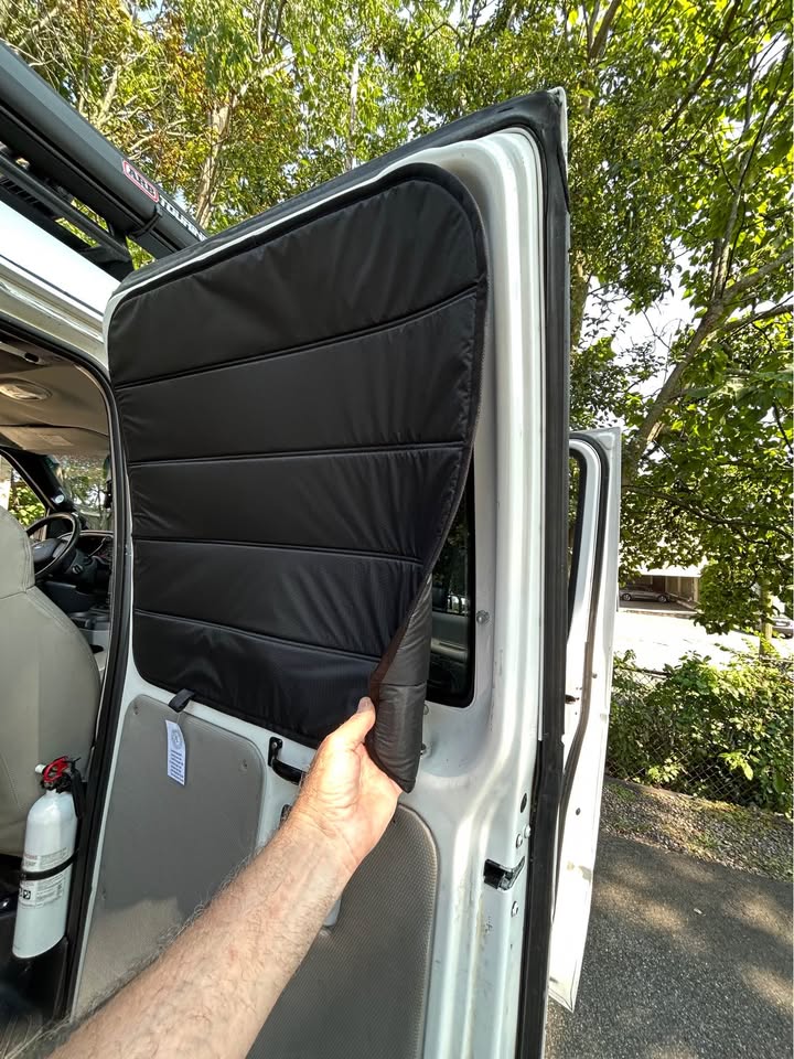 2005 Ford E350 Super Duty Passenger · XL Van 3D in Melrose, MA (photo 4) — photo 4
