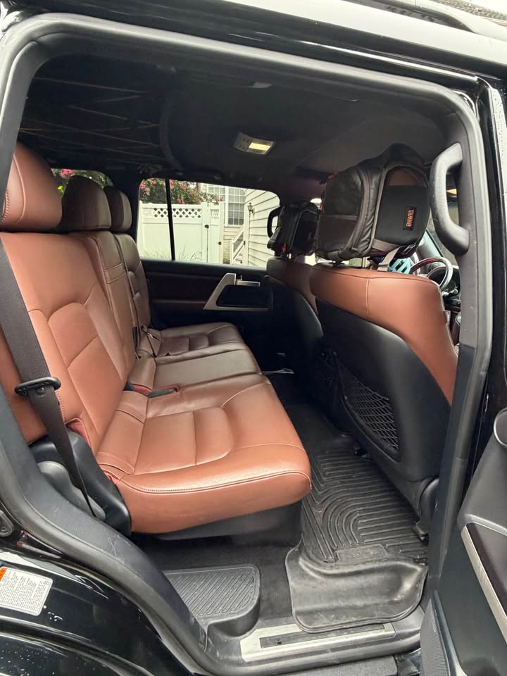 2021 Toyota toyota+land+cruiser in Leesburg, VA (photo 8) — photo 8