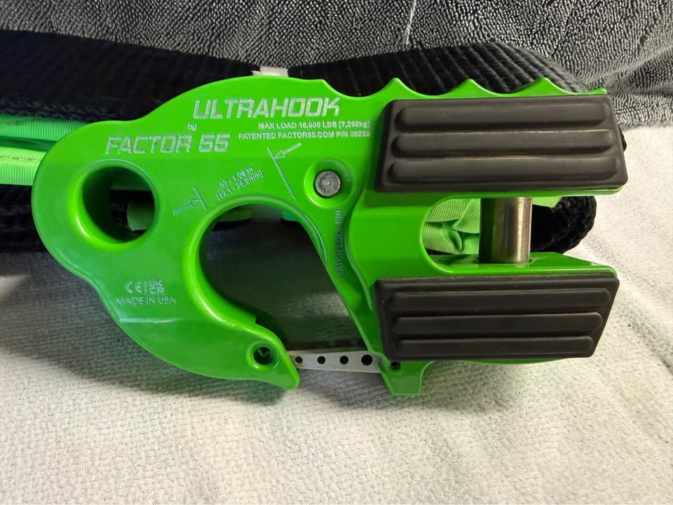 Factor 55 ULTRAHOOK with accessories in Humble, TX (photo 2) — photo 2