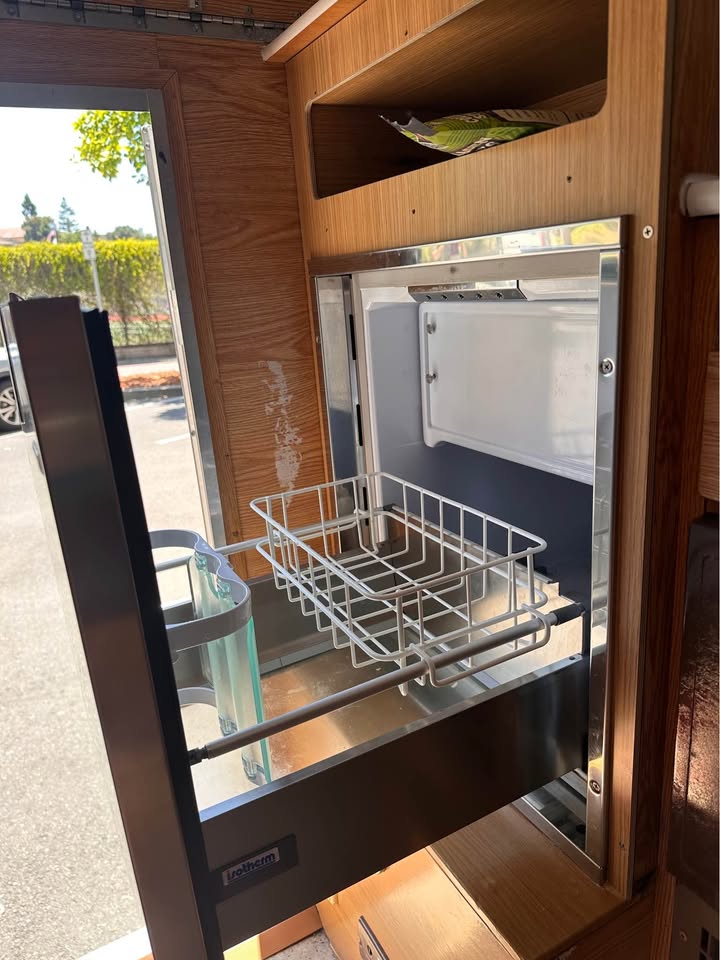 2004 Four Wheel Camper -Hawk in Oakland, CA (photo 5) — photo 5