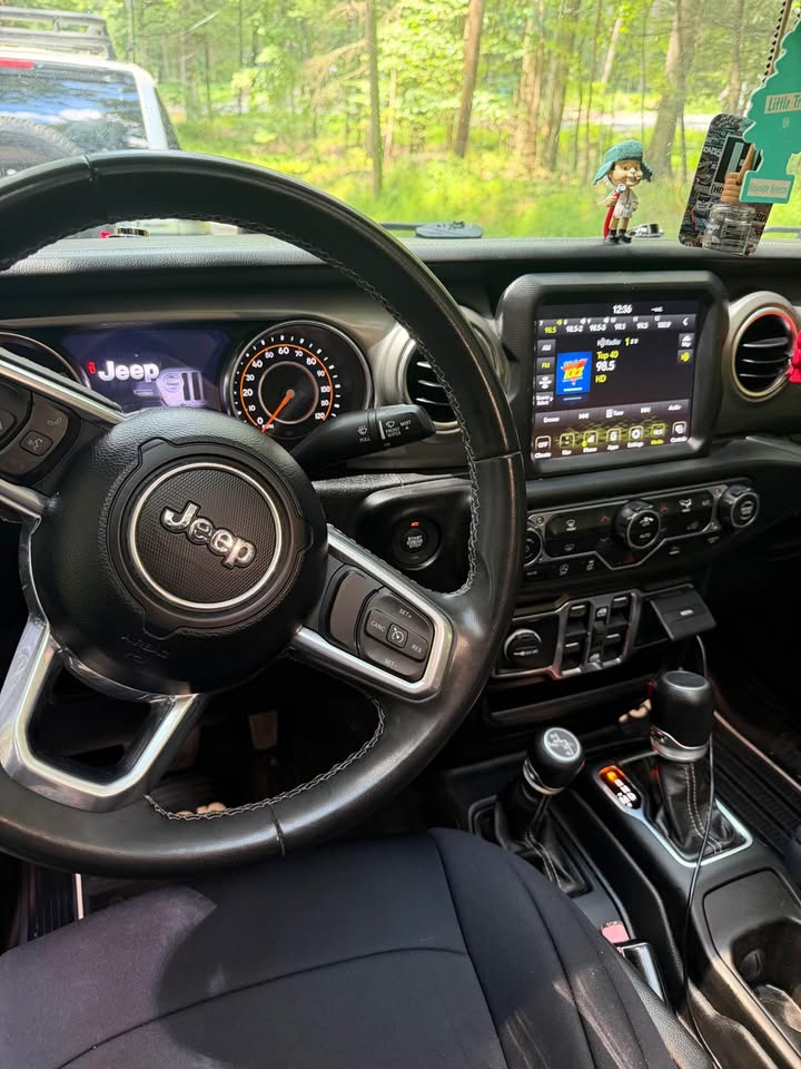 2023 Jeep Gladiator · Overland Pickup 4D 5 ft (photo 5) — photo 5