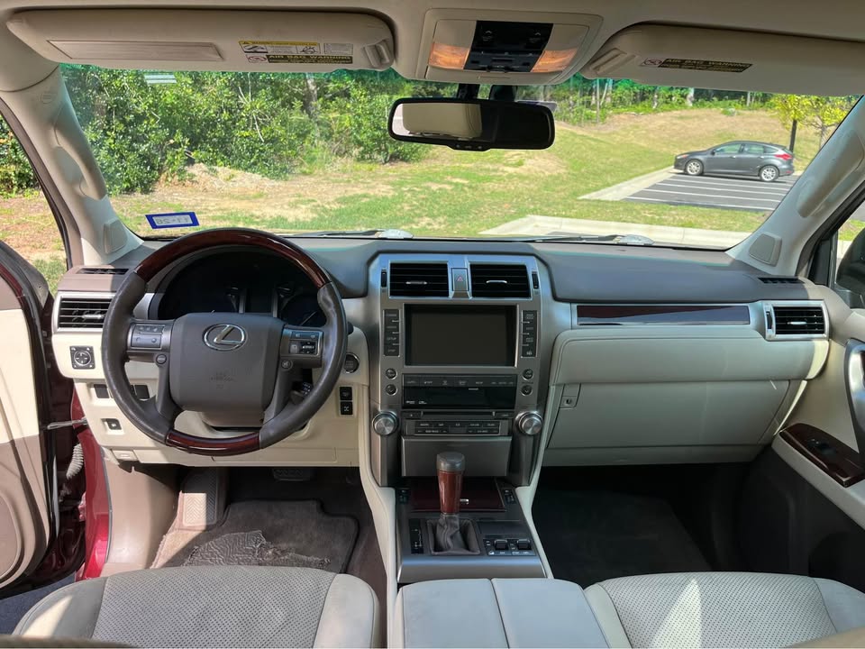 2010 Lexus GX · GX 460 Premium Sport Utility 4D (photo 5) — photo 5