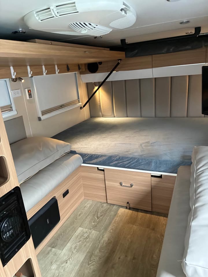 2022 Black Series HQ12, UNIQUE RV in Harrisburg, PA (photo 7)