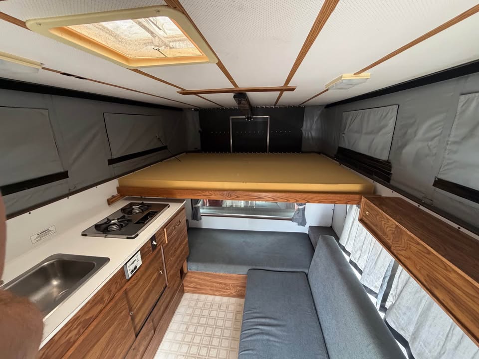 2000 four wheel camper Grandby in Canoga Park, CA (photo 10)