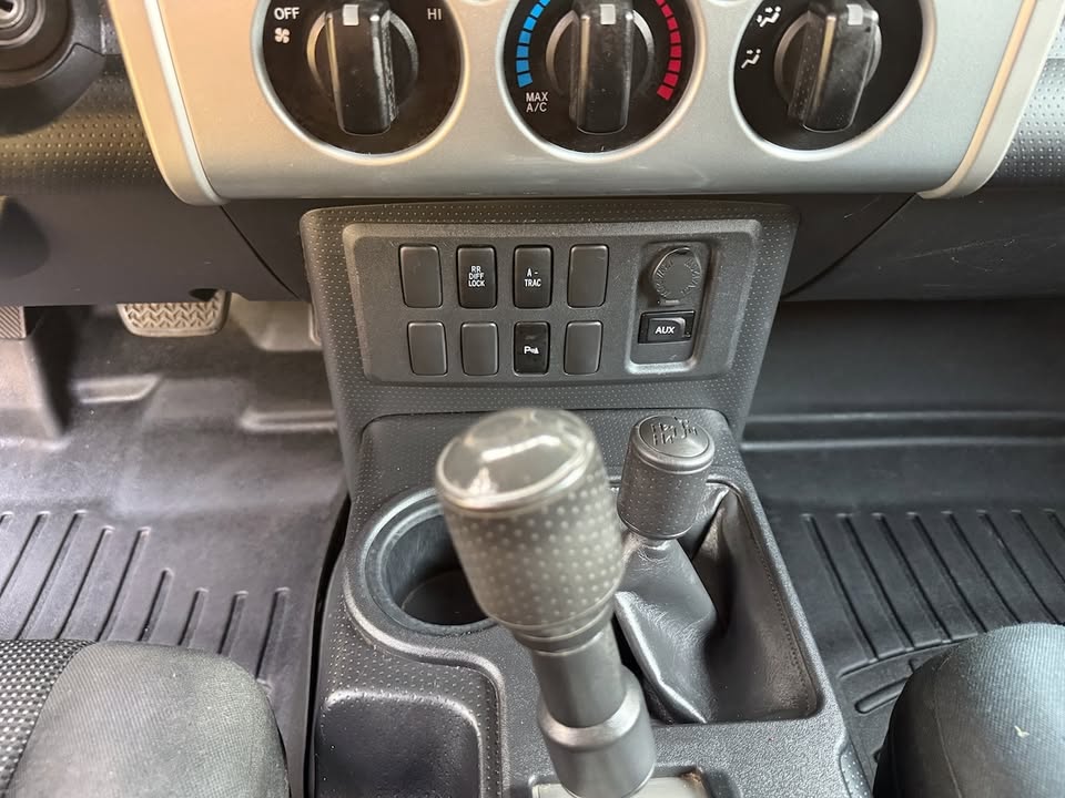 2008 Toyota FJ Cruiser Sport Utility 2D (photo 11) — photo 11