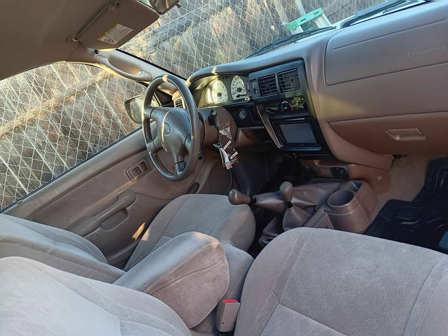 Toyota Tacoma Extended Cab — photo 3