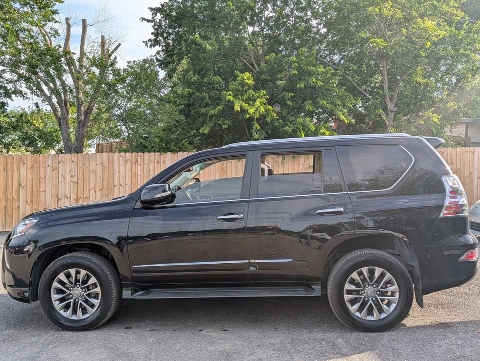 2017 Lexus GX · GX 460 Luxury Sport Utility 4D in Kyle, TX (photo 4) — photo 4