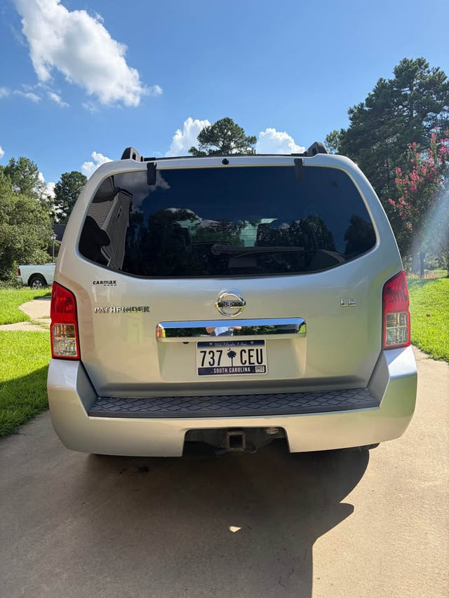 2012 Nissan Pathfinder · LE — photo 3