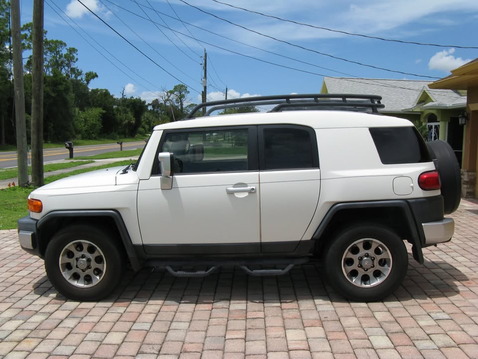 2013 Toyota FJ Cruiser (photo 2) — photo 2