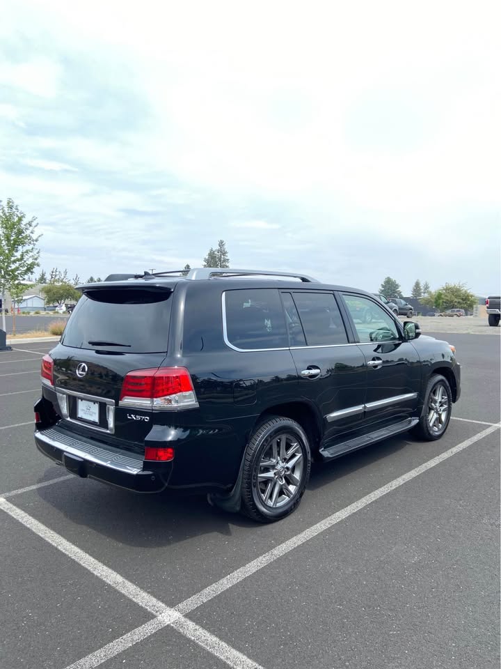 2014 Lexus LX · LX 570 Sport Utility 4D in Bend, OR (photo 5) — photo 5