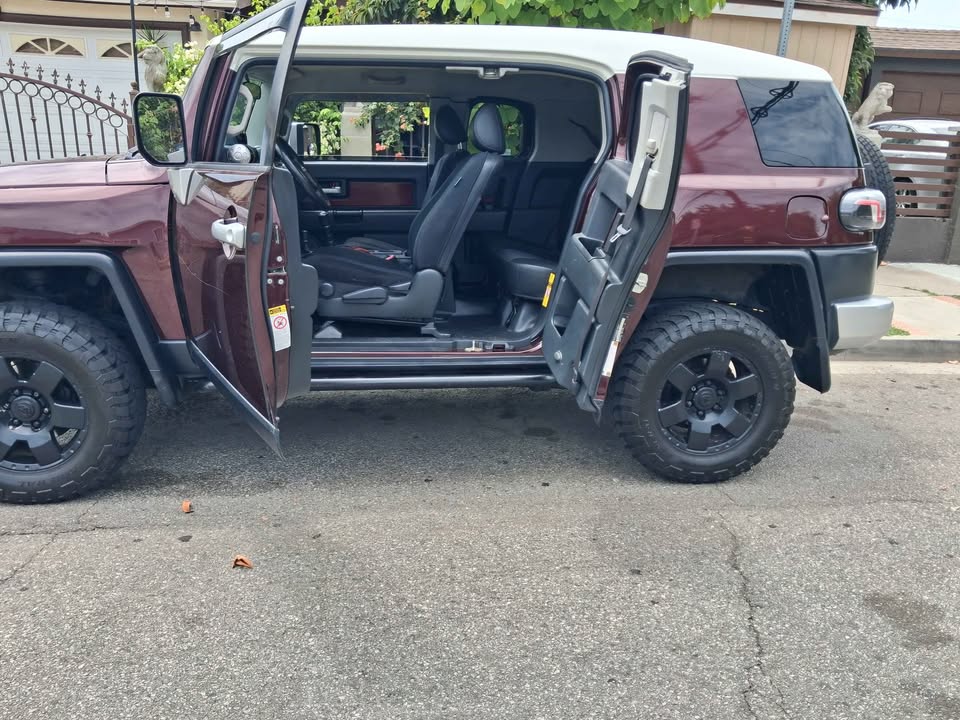 2007 Toyota FJ Cruiser · Sport Utility 2D (photo 4) — photo 4
