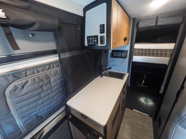 2025 Winnebago REVEL BMB44E in West Sacramento, CA (photo 9)