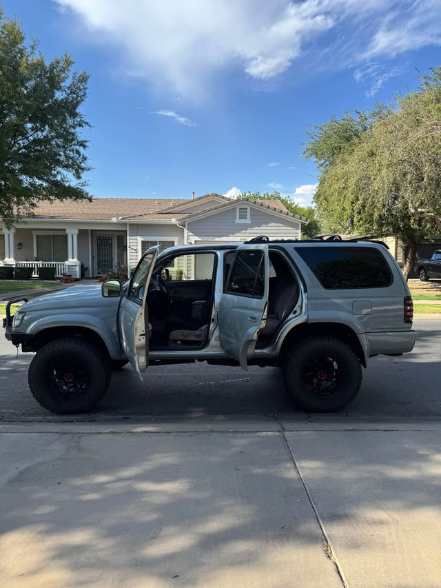 2000 Toyota 4Runner · SR5 Sport Utility 4D — photo 3