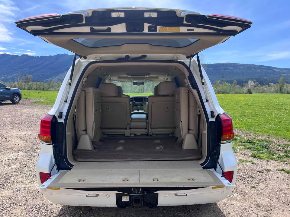 2010 Lexus LX · LX 570 Sport Utility 4D in Snoqualmie, WA (photo 5) — photo 5