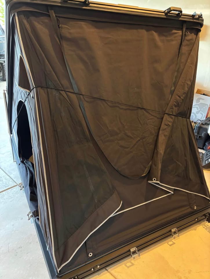 Cvt Mt. Hood roof top tent in Everett, WA (photo 4) — photo 4