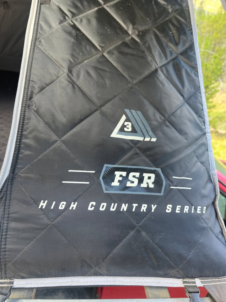 Freespirit Recreation FSR High Country 80" Rooftop Tent in Golden, CO (photo 8) — photo 8