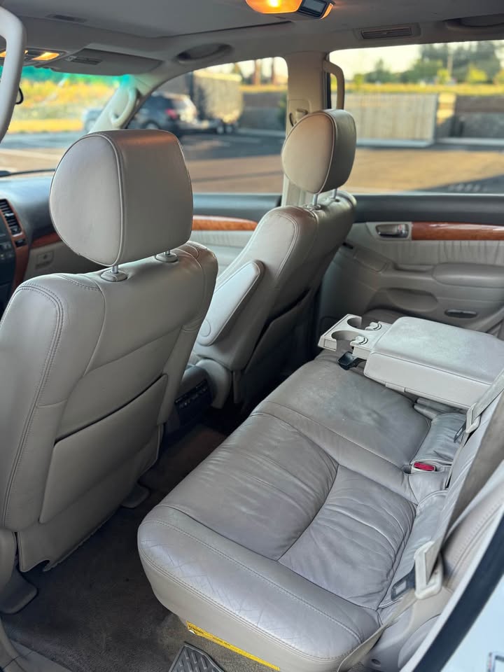 2004 Lexus GX · GX 470 Sport Utility 4D (photo 10) — photo 10