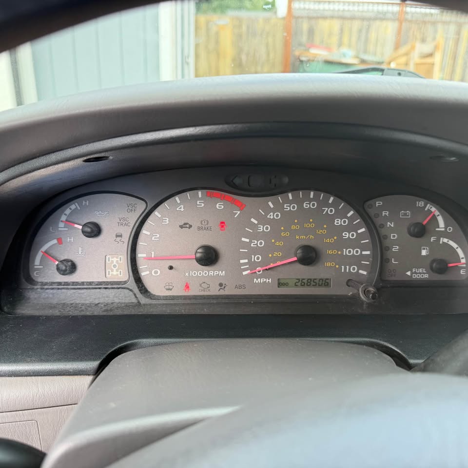 2002 Toyota Sequoia · Limited Sport Utility 4D in Hillsboro, OR (photo 5) — photo 5