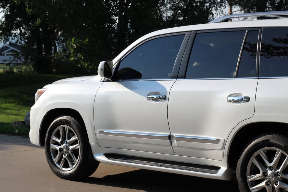2013 Lexus LX · LX 570 Sport Utility 4D (photo 3) — photo 3